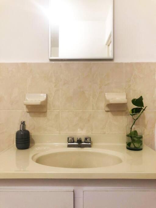 Comfortable And Private House 2 Bedrooms Wifi Parking Free Монтеррей Экстерьер фото